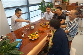 湖南商會(huì)家具協(xié)會(huì)會(huì)長(zhǎng)李祖成先生到訪漆強(qiáng)化工.jpg 湖南商會(huì)家具協(xié)會(huì)會(huì)長(zhǎng)李祖成先生到訪漆強(qiáng)化工.jpg