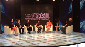 漆強(qiáng)化工總經(jīng)理張文與各位專家 節(jié)目錄制現(xiàn)場(chǎng).jpg 漆強(qiáng)化工總經(jīng)理張文與各位專家 節(jié)目錄制現(xiàn)場(chǎng).jpg