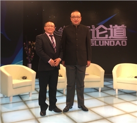 漆強(qiáng)總經(jīng)理:張文(左)和央視主持人:朱軼(右)合影.png 漆強(qiáng)總經(jīng)理:張文(左)和央視主持人:朱軼(右)合影.png