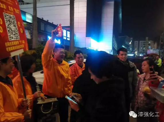 漆強化工在容桂天佑城街頭拉票.png 漆強化工在容桂天佑城街頭拉票.png