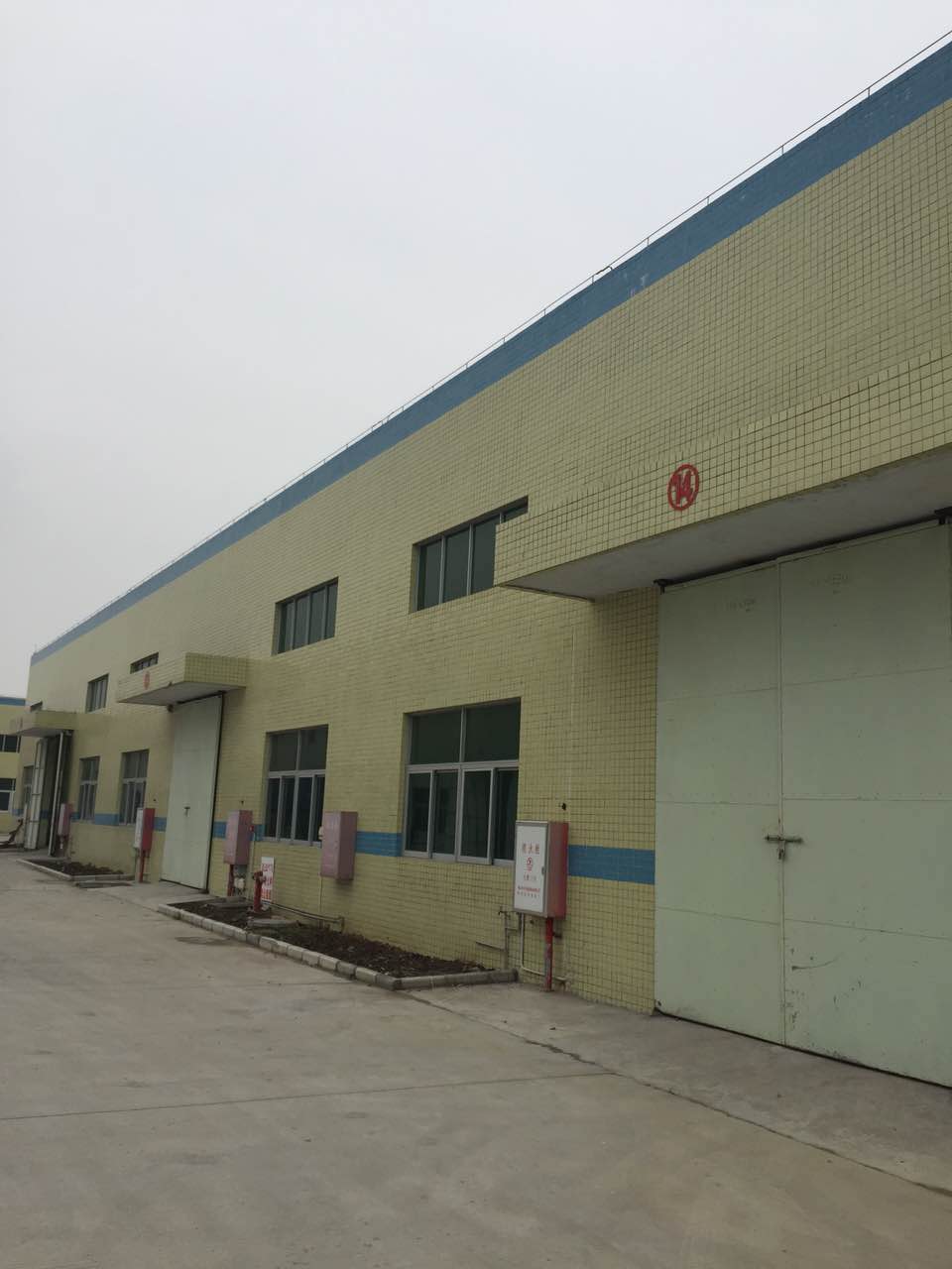 漆強(qiáng)化工工廠倉庫