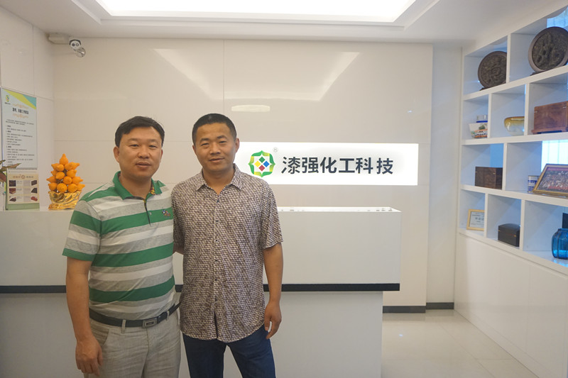 漆強化工外省銷售總監(jiān)覃總和山東德州任總.jpg 漆強化工外省銷售總監(jiān)覃總和山東德州任總.jpg