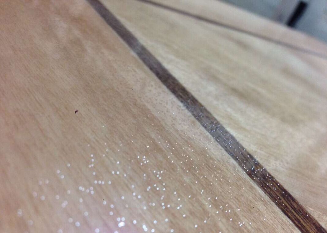 漆強家具漆廠家告訴你噴漆老是出現(xiàn)痱子怎么辦.jpg 漆強家具漆廠家告訴你噴漆老是出現(xiàn)痱子怎么辦.jpg