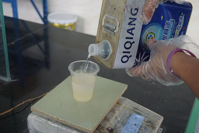 漆強QU-3003 PU特清透明底漆精確調(diào)配.jpg 漆強QU-3003 PU特清透明底漆精確調(diào)配.jpg