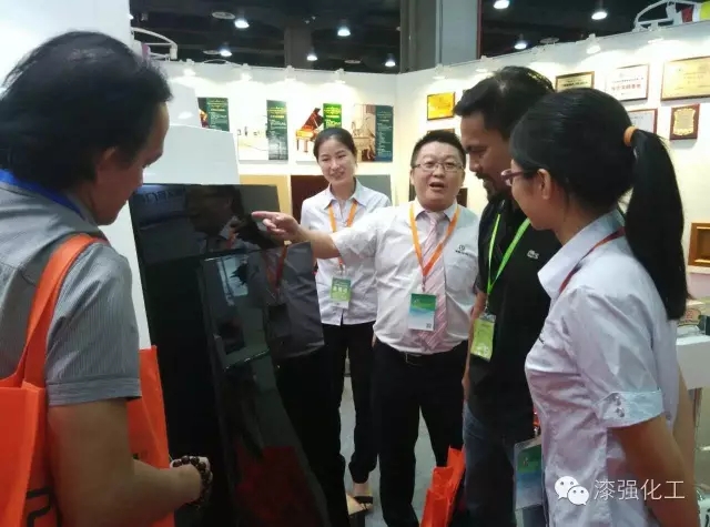 漆強(qiáng)化工亮光漆廠家中博會(huì)現(xiàn)場.jpg 漆強(qiáng)化工亮光漆廠家中博會(huì)現(xiàn)場.jpg