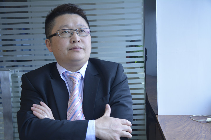 漆強化工總經(jīng)理張文.jpg 漆強化工總經(jīng)理張文.jpg